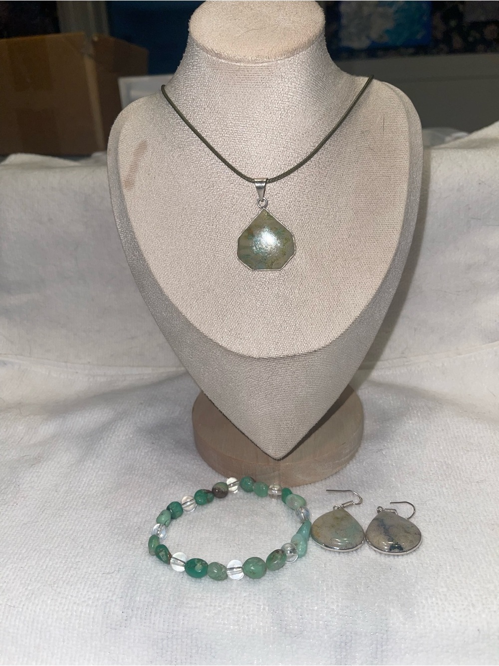 Green Stone Pendant Necklace with Matching Bracelet & Earrings - Women Jewelry